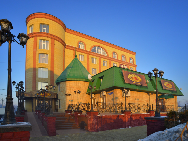 Отель шато сайт. Шато Омск гостиница. Шато Омск ресторан. Ресторан Шато Омск рестораны.